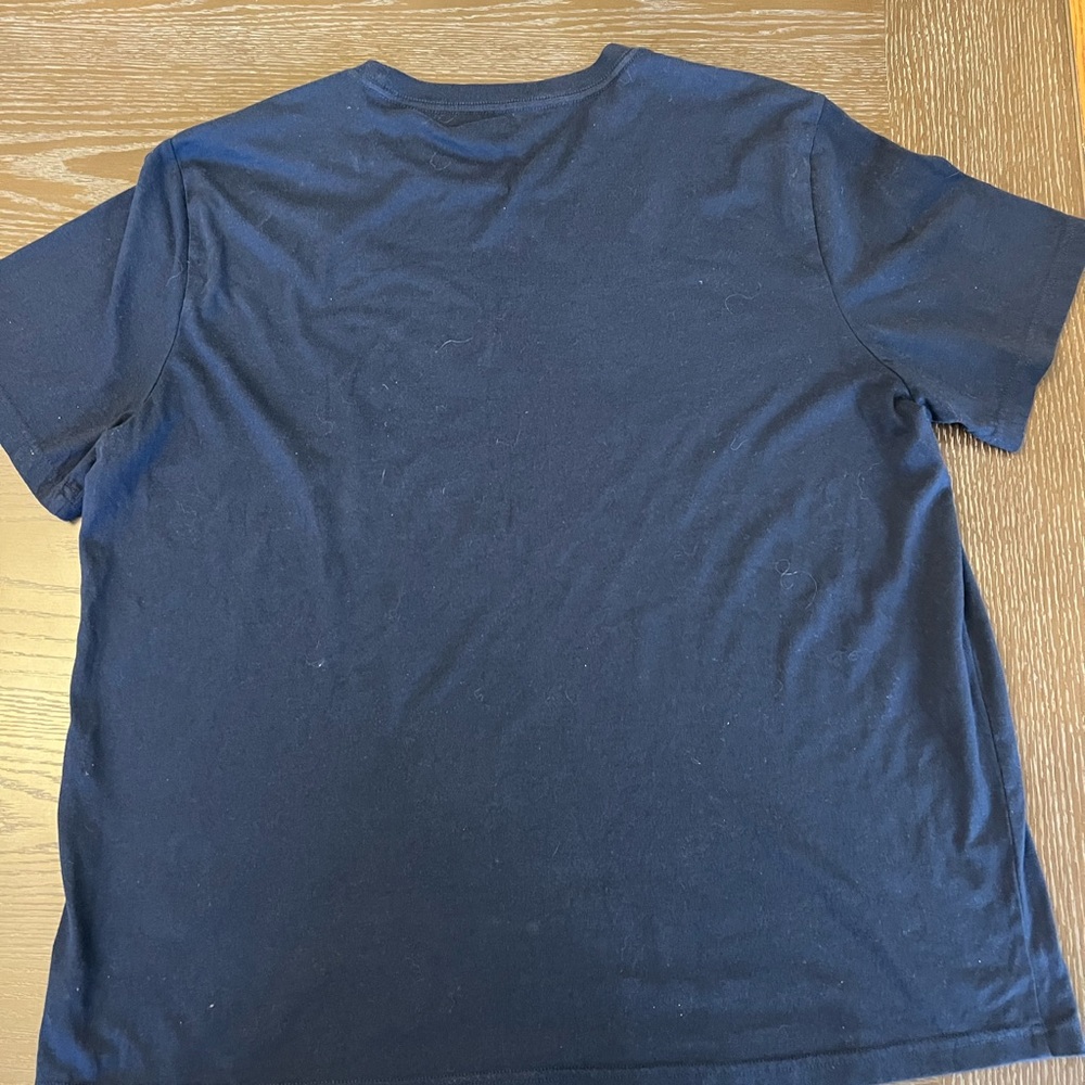 Old Navy Festive Navy Pub Santa T-Shirt - Picture 4 of 4
